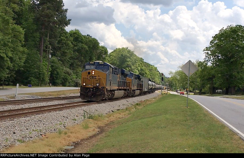 CSX 3045 and 986 lead a line of tank cars